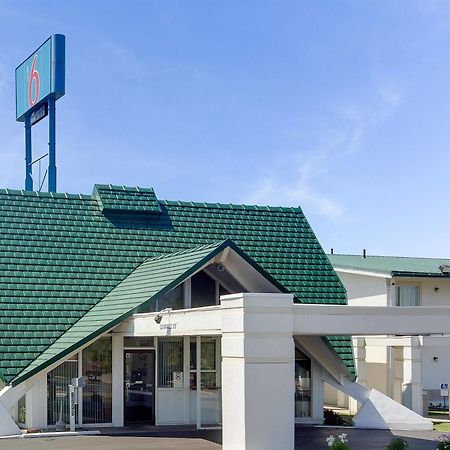 Motel 6-Geneva, Oh Екстериор снимка
