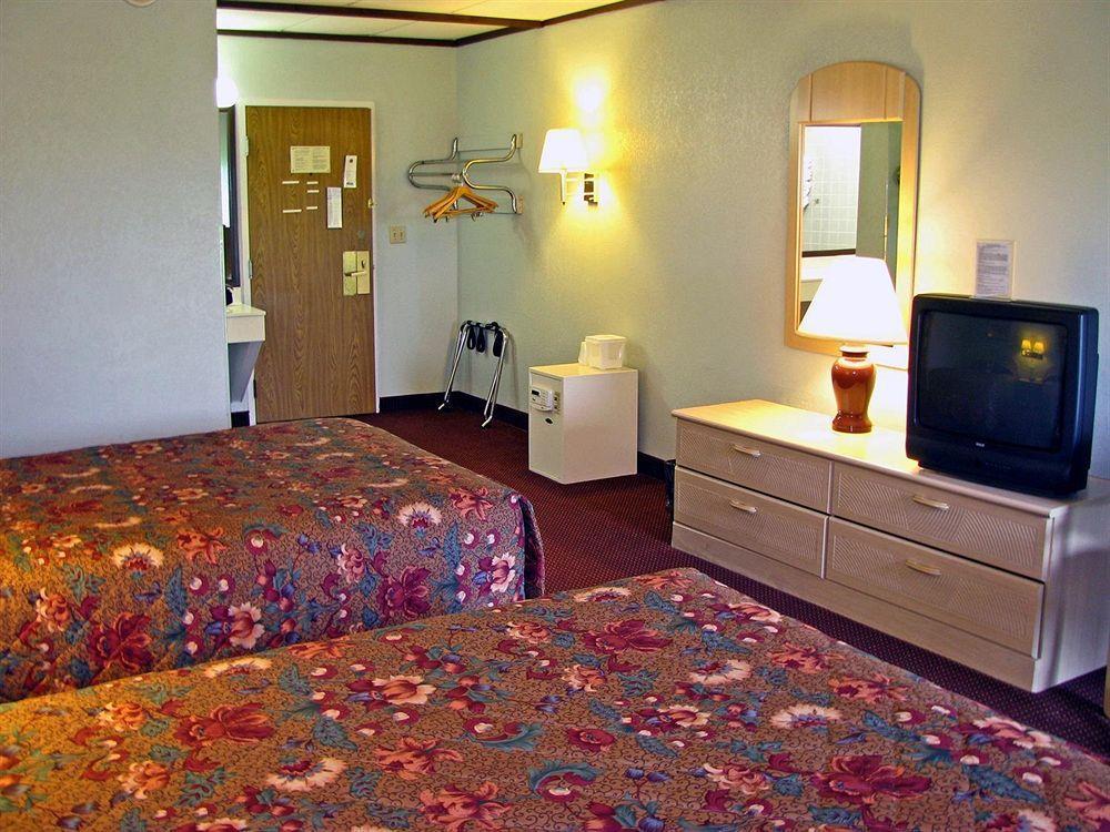 Motel 6-Geneva, Oh Екстериор снимка