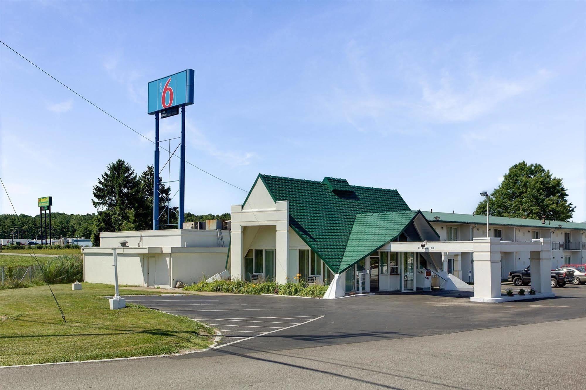 Motel 6-Geneva, Oh Екстериор снимка